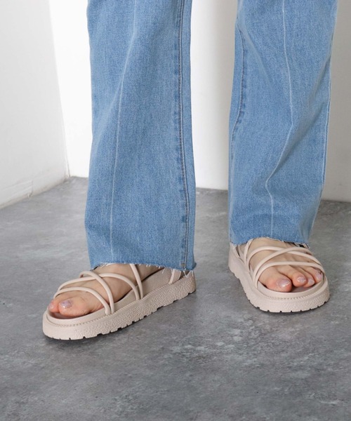 archives(アルシーヴ)の「一体型スポーツサンダル(サンダル・レディース・ブラック/アイボリー・MEDIUM/LARGE)」の2枚目の写真