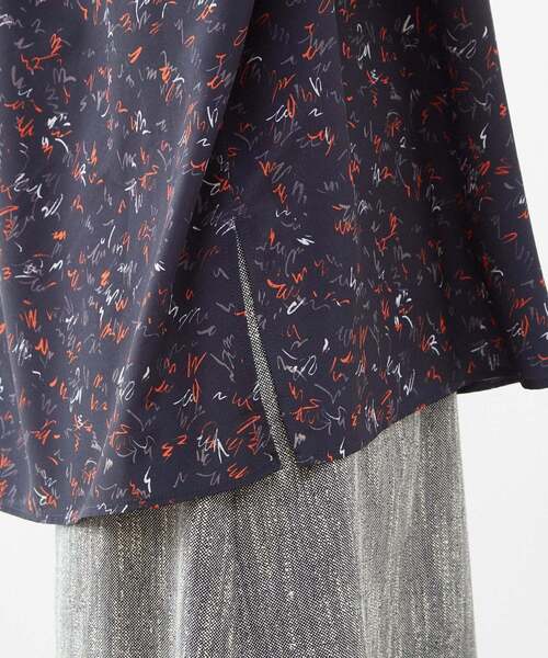 Liesse（リエス）の「レタードプリントギャザーブラウス（シャツ/ブラウス・レディース・ネイビー/ブルー・FREE）」の7枚目の写真