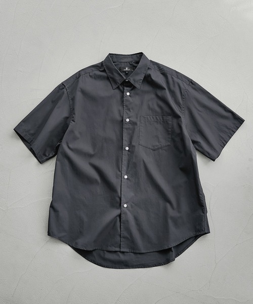 MONO-MART（モノマート）の「リラックスルーズレギュラーカラーブロードショートスリーブシャツ（シャツ/ブラウス・メンズ・ホワイト/ライトグレー/チャコール/グレー系1/グレー系2/ブルー系1・M/L）」の4枚目の写真