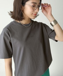 シンプルロゴラウンドスリットTシャツ