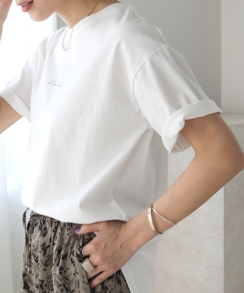 Bou Jeloud（ブージュルード）の「シンプルロゴラウンドスリットTシャツ（Tシャツ/カットソー・レディース・チャコールグレー/オフホワイト/カーキ・FREE）」の5枚目の写真