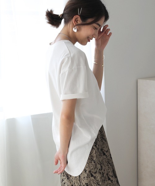 Bou Jeloud（ブージュルード）の「シンプルロゴラウンドスリットTシャツ（Tシャツ/カットソー・レディース・チャコールグレー/オフホワイト/カーキ・FREE）」の6枚目の写真