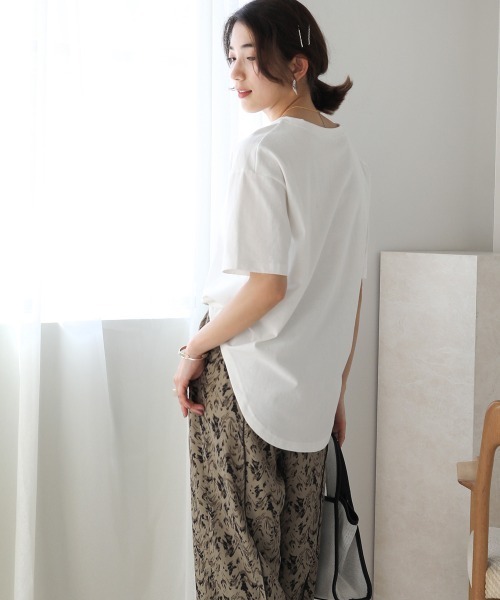 Bou Jeloud（ブージュルード）の「シンプルロゴラウンドスリットTシャツ（Tシャツ/カットソー・レディース・チャコールグレー/オフホワイト/カーキ・FREE）」の7枚目の写真