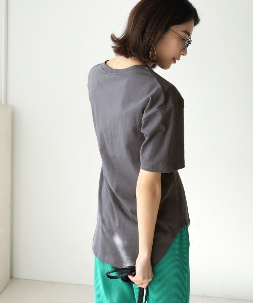 Bou Jeloud（ブージュルード）の「シンプルロゴラウンドスリットTシャツ（Tシャツ/カットソー・レディース・チャコールグレー/オフホワイト/カーキ・FREE）」の11枚目の写真