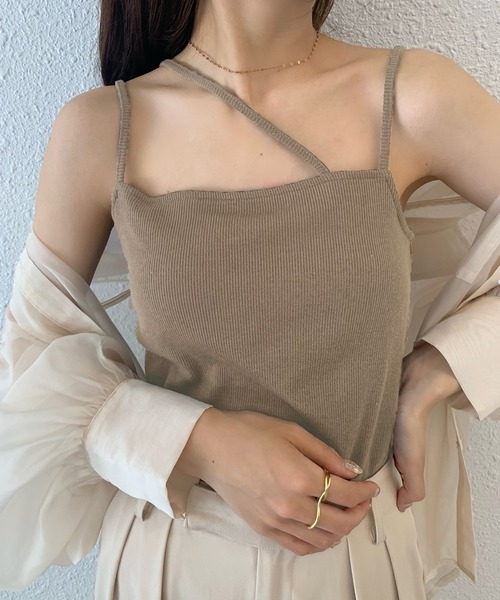 JUNOAH(ジュノア)の「【取り外し可】カップ付き変形キャミ(キャミソール・レディース・ホワイト/ブラック/ダークブラウン/ベージュ・MEDIUM/LARGE/X-LARGE)」の4枚目の写真