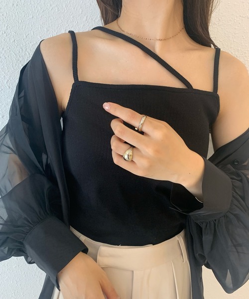 JUNOAH(ジュノア)の「【取り外し可】カップ付き変形キャミ(キャミソール・レディース・ホワイト/ブラック/ダークブラウン/ベージュ・MEDIUM/LARGE/X-LARGE)」の5枚目の写真