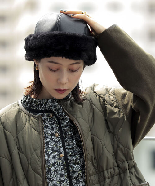 Ray BEAMS（レイビームス）の「Ray BEAMS / フェイクレザー ロール キャップ（キャップ・レディース・ブラック/ベージュ・ONE SIZE）」の2枚目の写真