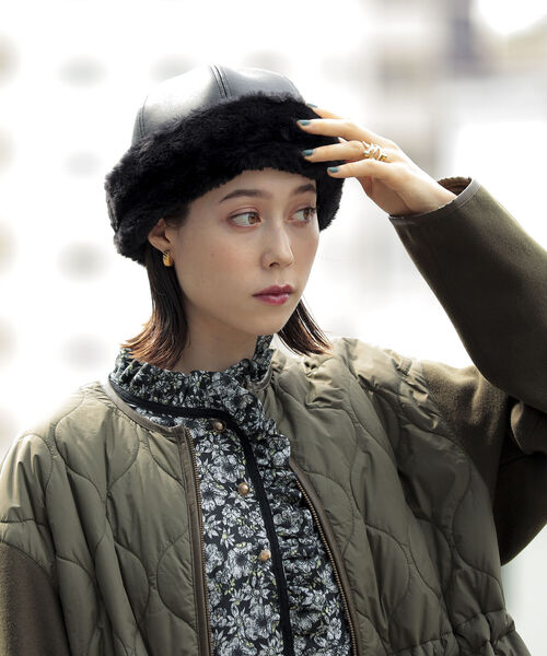 Ray BEAMS（レイビームス）の「Ray BEAMS / フェイクレザー ロール キャップ（キャップ・レディース・ブラック/ベージュ・ONE SIZE）」の3枚目の写真