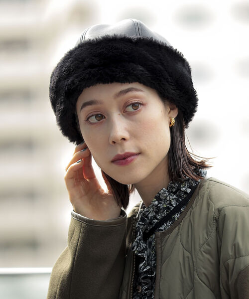 Ray BEAMS（レイビームス）の「Ray BEAMS / フェイクレザー ロール キャップ（キャップ・レディース・ブラック/ベージュ・ONE SIZE）」の4枚目の写真