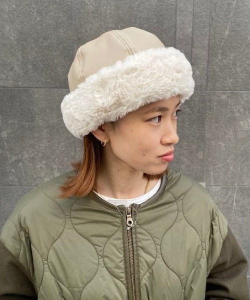 Ray BEAMS（レイビームス）の「Ray BEAMS / フェイクレザー ロール キャップ（キャップ・レディース・ブラック/ベージュ・ONE SIZE）」の11枚目の写真