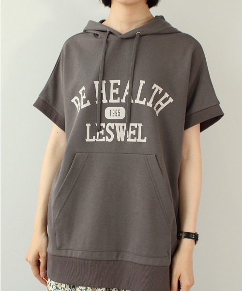 leswel（レスウェル）の「【M～5L 大きいサイズ】ロゴ入り チュニック パーカー（Tシャツ/カットソー・レディース・チャコールグレー/ラベンダー/クリーム・M/4L/3L/LL/L/5L）」の4枚目の写真