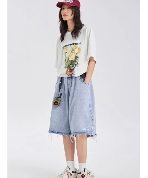 TGNS(ツーガンズ)の「【TGNS/ツーガンズ】DAMAGE WIDE HALF DENIM/ワイドパンツ ハーフパンツ ワイドデニム デニムパンツ ショーツ ダメージパンツ 切りっぱなし(デニムパンツ・メンズ・ブラック/ブルー・L/M)」の2枚目の写真