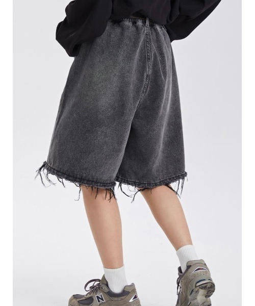 TGNS(ツーガンズ)の「【TGNS/ツーガンズ】DAMAGE WIDE HALF DENIM/ワイドパンツ ハーフパンツ ワイドデニム デニムパンツ ショーツ ダメージパンツ 切りっぱなし(デニムパンツ・メンズ・ブラック/ブルー・L/M)」の5枚目の写真