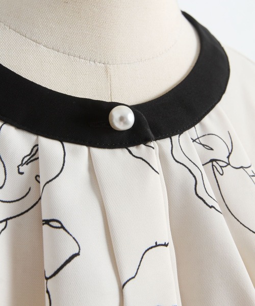 tocco closet（トッコ　クローゼット）の「パール釦タック入り２ＷＡＹ配色ブラウス（シャツ/ブラウス・レディース・ブラック/ネイビー/オフホワイト・M）」の20枚目の写真