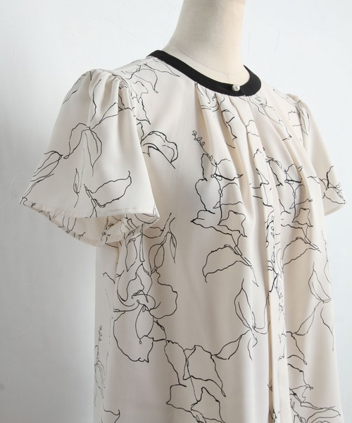 tocco closet（トッコ　クローゼット）の「パール釦タック入り２ＷＡＹ配色ブラウス（シャツ/ブラウス・レディース・ブラック/ネイビー/オフホワイト・M）」の17枚目の写真