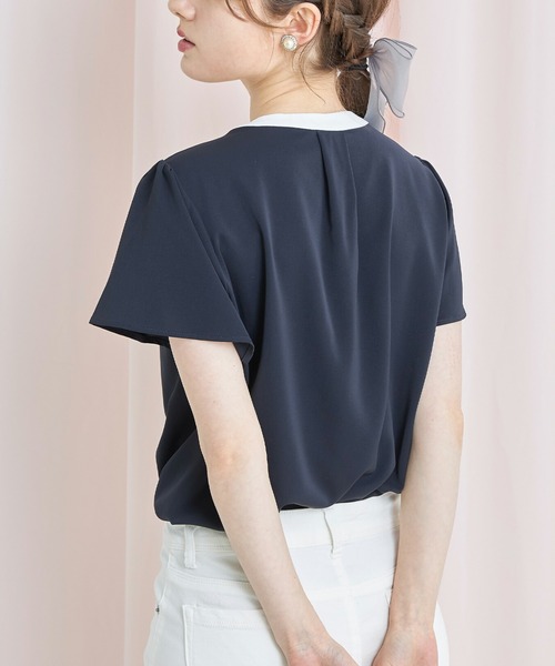 tocco closet（トッコ　クローゼット）の「パール釦タック入り２ＷＡＹ配色ブラウス（シャツ/ブラウス・レディース・ブラック/ネイビー/オフホワイト・M）」の19枚目の写真