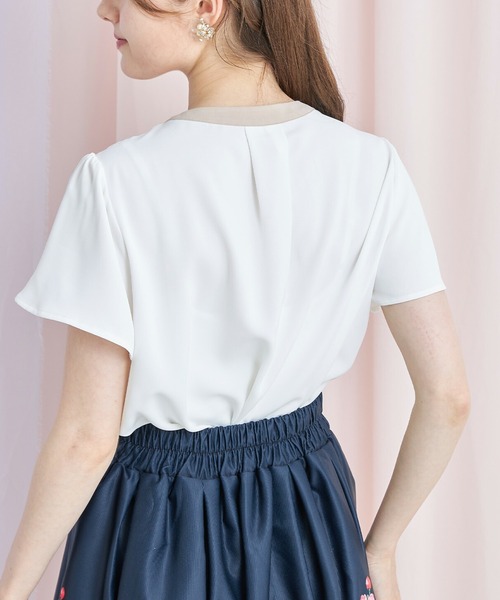 tocco closet（トッコ　クローゼット）の「パール釦タック入り２ＷＡＹ配色ブラウス（シャツ/ブラウス・レディース・ブラック/ネイビー/オフホワイト・M）」の21枚目の写真