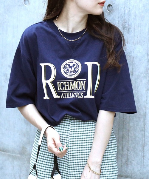HONEYSUCKLE ROSE(ハニーサックルローズ)の「【HONEYSUCKLE ROSE】リッチモンドロゴTシャツ(Tシャツ/カットソー・レディース・グリーン/ホワイト/ネイビー・L/M)」の3枚目の写真