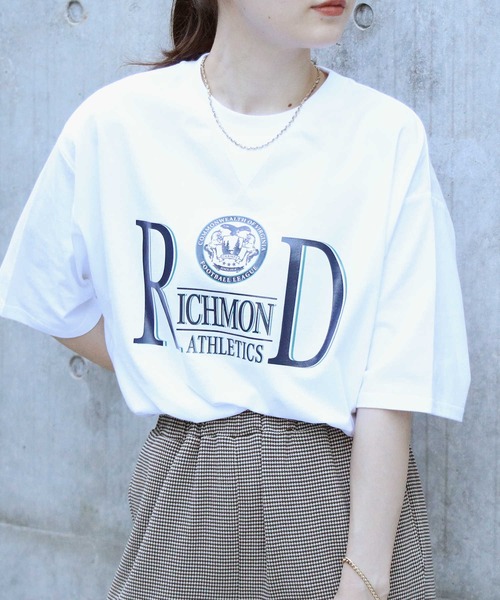 HONEYSUCKLE ROSE(ハニーサックルローズ)の「【HONEYSUCKLE ROSE】リッチモンドロゴTシャツ(Tシャツ/カットソー・レディース・グリーン/ホワイト/ネイビー・L/M)」の2枚目の写真
