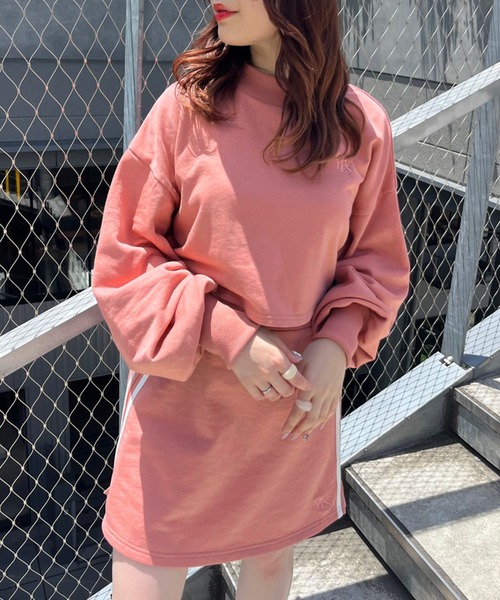 OLIVE des OLIVE（オリーブデオリーブ）の「ハイネッククロップドプルオーバー（スウェット・レディース・ピンク/パープル/ブラック・FREE）」の3枚目の写真