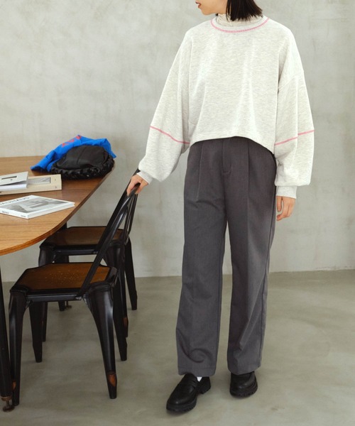 forksy.（フォルクシー）の「【forksy.】配色ステッチショート丈ボリュームスリーブスウェットプルオーバー（スウェット・レディース・パープル/オートミール/ネイビー・FREE）」の10枚目の写真