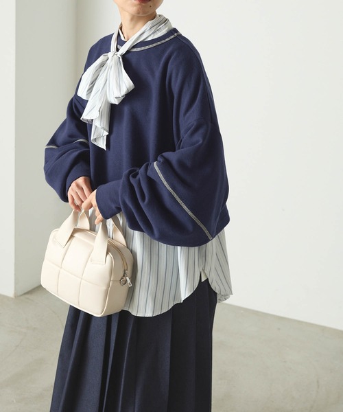 forksy.（フォルクシー）の「【forksy.】配色ステッチショート丈ボリュームスリーブスウェットプルオーバー（スウェット・レディース・パープル/オートミール/ネイビー・FREE）」の11枚目の写真