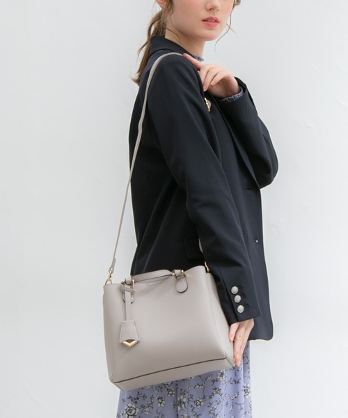 Honeys(ハニーズ)の「軽量両あおりハンドBag(ハンドバッグ・レディース・ライトカーキ/ブラック/スモークピンク/ライトベージュ/アイボリー/グレー・FREE)」の4枚目の写真