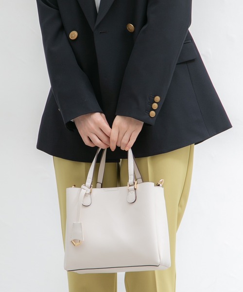 Honeys(ハニーズ)の「軽量両あおりハンドBag(ハンドバッグ・レディース・ライトカーキ/ブラック/スモークピンク/ライトベージュ/アイボリー/グレー・FREE)」の2枚目の写真