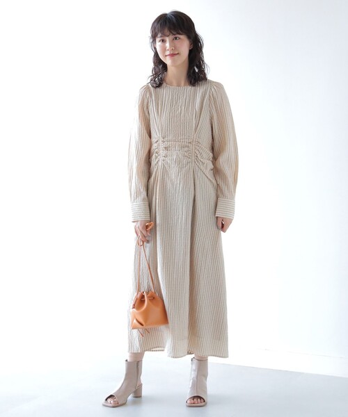 Ray BEAMS（レイビームス）の「Ray BEAMS / チェック バック レースアップ ワンピース（ワンピース・レディース・ベージュ/ラベンダー・0/1）」の7枚目の写真