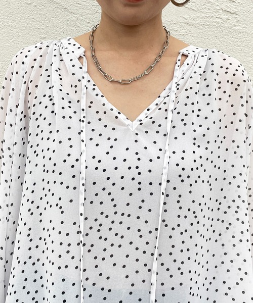 LOUNGEDRESS(ラウンジドレス)の「ドット2WAYギャザーブラウス LOUNGEDRESS(ラウンジドレス)の「ドット2WAYギャザーブラウス