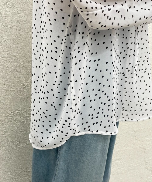 LOUNGEDRESS（ラウンジドレス）の「ドット2WAYギャザーブラウス