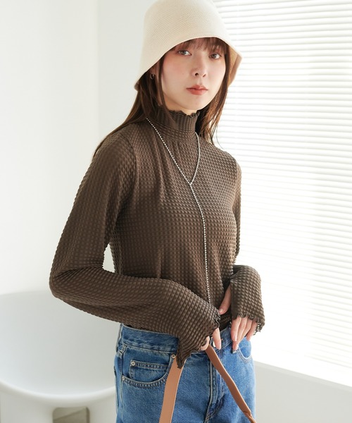 ECRIRE（エクリール）の「裾スリットポコポコシアーハイネックプルオーバー（Tシャツ/カットソー・レディース・ブラック/アイボリー/ダークブラウン・M）」の12枚目の写真