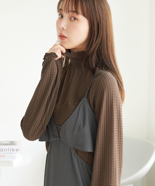 ECRIRE（エクリール）の「裾スリットポコポコシアーハイネックプルオーバー（Tシャツ/カットソー・レディース・ブラック/アイボリー/ダークブラウン・M）」の20枚目の写真