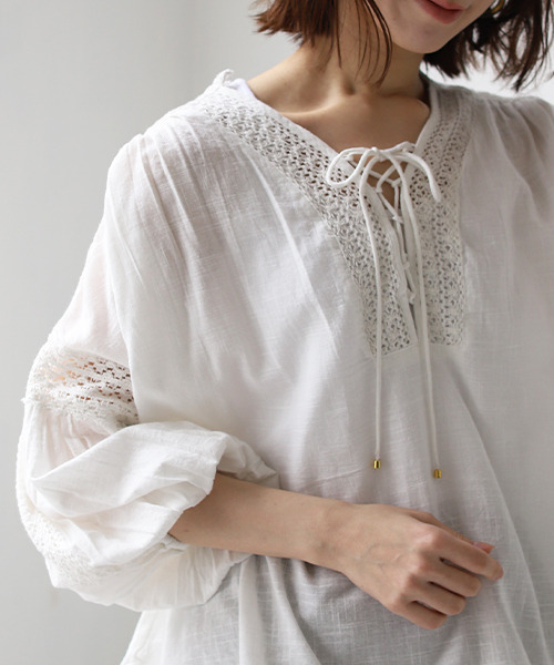 REAL CUBE（リアルキューブ）の「コットンスラブレースアップブラウス（シャツ/ブラウス・レディース・ブラック/オフホワイト・FREE）」の4枚目の写真