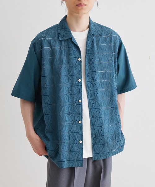 ADAM ET ROPE'(アダムエロペ)の「フロントレース オーバーサイズ オープンカラー ショートスリーブ シャツ(シャツ/ブラウス・メンズ・オフホワイト/ブルー系その他4/ダークブラウン・M/L)」の3枚目の写真