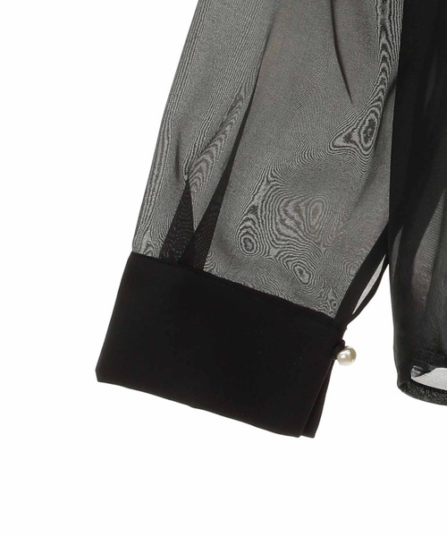 31 Sons de mode（トランテアン　ソン　ドゥ　モード）の「パール釦スリットスリーブシアーシャツ（シャツ/ブラウス・レディース・ブラック/ベージュ・36）」の4枚目の写真