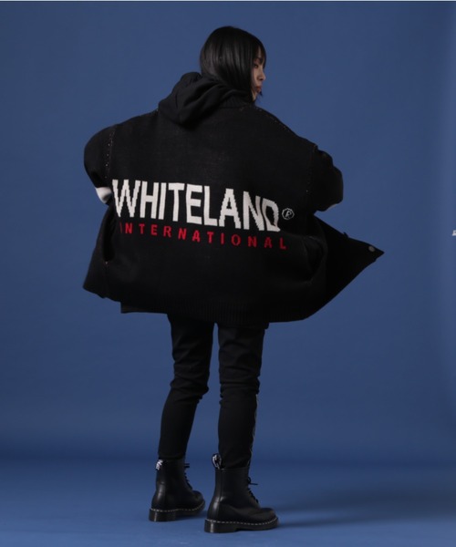 WHITELAND（ホワイトランド）の「【WEB&DEPOT限定】WHITELAND/ホワイトランド/SCHOOL LOGO CARDIGAN/カーディガン（カーディガン/ボレロ・レディース・ブラック/ブルー/グリーン・FREE）」の2枚目の写真