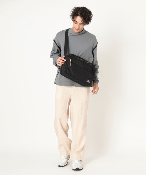 GREGORY(グレゴリー)の「UTILITY SHOULDER L / ユーティリティーショルダーL / ブラック(ショルダーバッグ・メンズ・ブラック・FREE)」の4枚目の写真