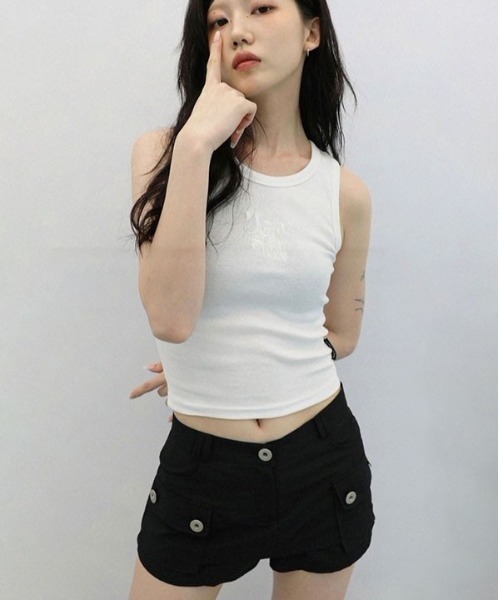 UGLY SHADOW(アグリーシャドウ)の「韓国ブランド Uglyshadow アグリーシャドウ CARGO PANT SKIRT カーゴパンツスカート ミニ丈スカート ミニスカ ショート丈スカート レイヤード風 パンツスカート 韓国ファッション(スカート・レディース・カーキ/ブラック・S/M)」の14枚目の写真