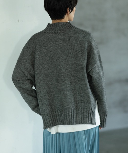 OPAQUE.CLIP（オペークドットクリップ）の「◆モックネックハーフジップニット【洗える】（ニット/セーター・レディース・ベージュ/オフホワイト/ダークグレー・02/03）」の12枚目の写真