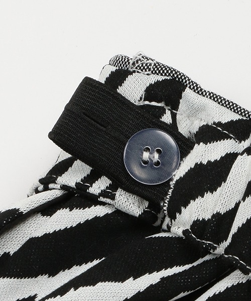 X-girl Stages(エックスガールステージス)の「スリットアニマル柄スカパン(その他パンツ・キッズ・ベージュ/オフホワイト・110cm/120cm/140cm/130cm/100cm/90cm)」の6枚目の写真