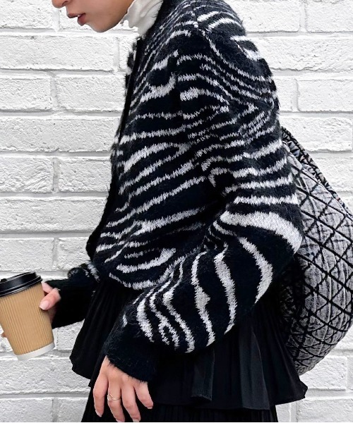 SpRay（スプレイ）の「ゼブラニットクルーネックカーディガン（カーディガン/ボレロ・レディース・ブラック/ホワイト・FREE）」の10枚目の写真