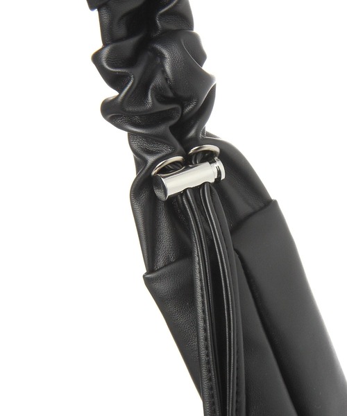 LAKOLE(ラコレ)の「FLハンドルギャザーショルダー / 990187(ショルダーバッグ・レディース・ブラック/オフホワイト/シルバー・FREE)」の11枚目の写真