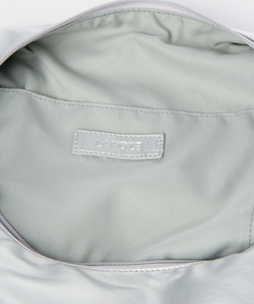 LAKOLE(ラコレ)の「FLハンドルギャザーショルダー / 990187(ショルダーバッグ・レディース・ブラック/オフホワイト/シルバー・FREE)」の13枚目の写真