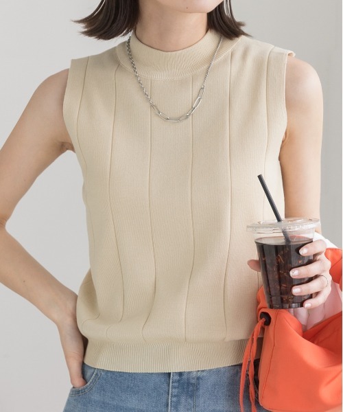 ad thie（アドティエ）の「ペールカラー モックネック ノースリーブニット（タンクトップ・レディース・ピンク/イエロー/ベージュ/ライトグレー/ブラック/ライトブルー/オフホワイト/ライトグリーン・FREE）」の4枚目の写真