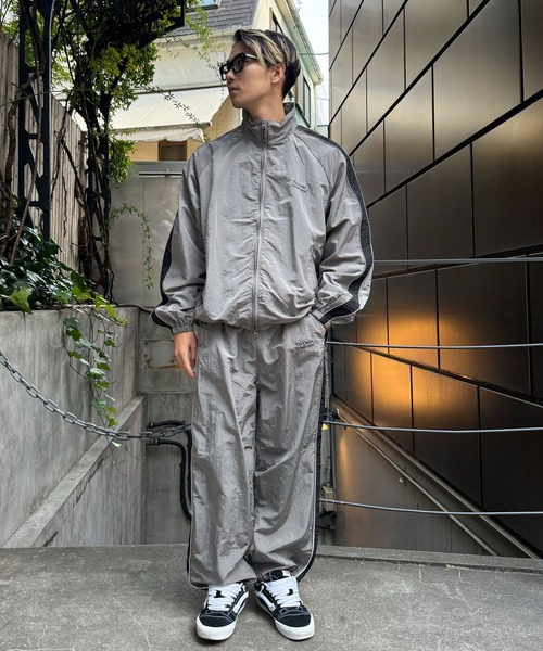 AK-69 バガーチ × ラッセルノ サイドライン トラックパンツ グレー M4 XXK4376_21.jpg?v=1756459346&