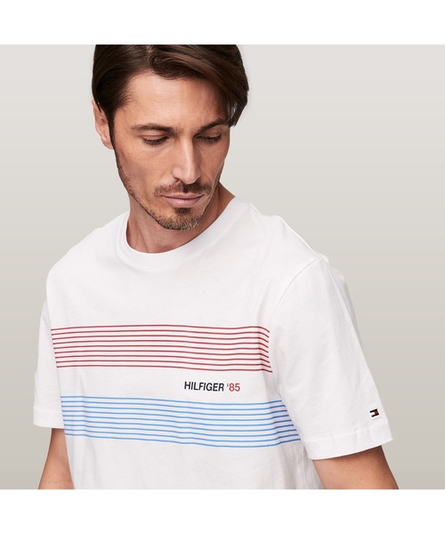 TOMMY HILFIGER（トミーヒルフィガー）の「【オンライン限定】【ユニセックス】チェストストライプTシャツ（Tシャツ/カットソー・メンズ・ブラック/ホワイト/ネイビー・SMALL/MEDIUM/LARGE/X-LARGE）」の7枚目の写真