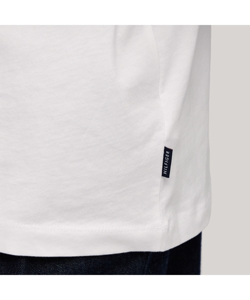 TOMMY HILFIGER（トミーヒルフィガー）の「【オンライン限定】【ユニセックス】チェストストライプTシャツ（Tシャツ/カットソー・メンズ・ブラック/ホワイト/ネイビー・SMALL/MEDIUM/LARGE/X-LARGE）」の8枚目の写真