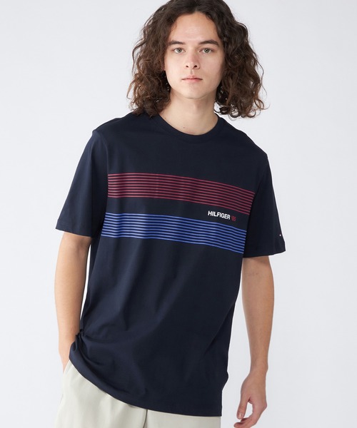 TOMMY HILFIGER（トミーヒルフィガー）の「【オンライン限定】【ユニセックス】チェストストライプTシャツ（Tシャツ/カットソー・メンズ・ブラック/ホワイト/ネイビー・SMALL/MEDIUM/LARGE/X-LARGE）」の13枚目の写真