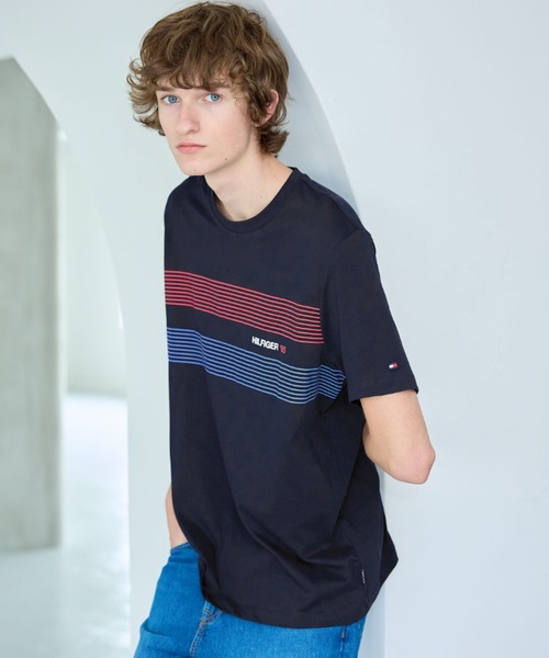 TOMMY HILFIGER（トミーヒルフィガー）の「【オンライン限定】【ユニセックス】チェストストライプTシャツ（Tシャツ/カットソー・メンズ・ブラック/ホワイト/ネイビー・SMALL/MEDIUM/LARGE/X-LARGE）」の15枚目の写真
